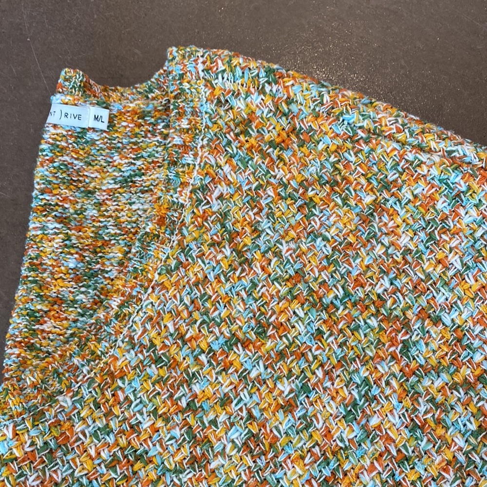 (Rescent) Rive sweater. Size Medium/Large - Picture 7 of 7